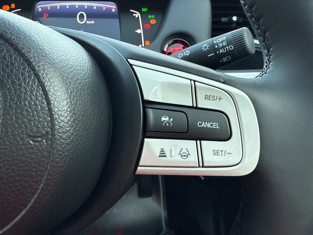 フィット ホーム　登録済未使用車　衝突被害軽減ブレーキ　スマートキー　コーナーセンサー　ＬＥＤヘッドライト　アダクティブクルーズコントロール　バックカメラ　電動格納ドアミラー　オートエアコン　横滑り防止機能（17枚目）