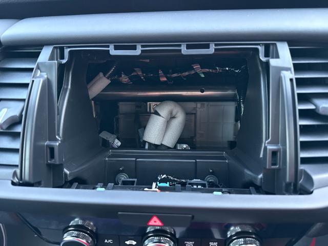 フィット ホーム　登録済未使用車　衝突被害軽減ブレーキ　スマートキー　コーナーセンサー　ＬＥＤヘッドライト　アダクティブクルーズコントロール　バックカメラ　電動格納ドアミラー　オートエアコン　横滑り防止機能（21枚目）