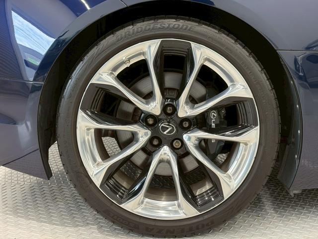 LC LC500 Sパッケージ V8モデル/カーボンルーフ/ハーフレザースポーツシート/シートヒーター・ベンチレーション/純正可変式スポーツマフラー/ブラックインテリア/LEDマトリクスライト/レーダーセーフティ/追従クルーズ(21枚目)