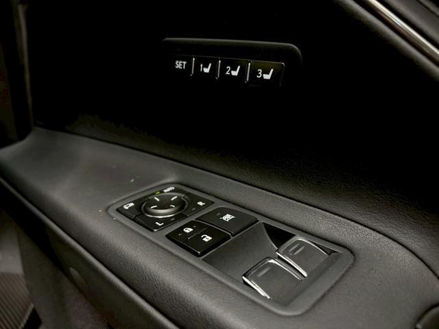 LC LC500 Sパッケージ V8モデル/カーボンルーフ/ハーフレザースポーツシート/シートヒーター・ベンチレーション/純正可変式スポーツマフラー/ブラックインテリア/LEDマトリクスライト/レーダーセーフティ/追従クルーズ(29枚目)