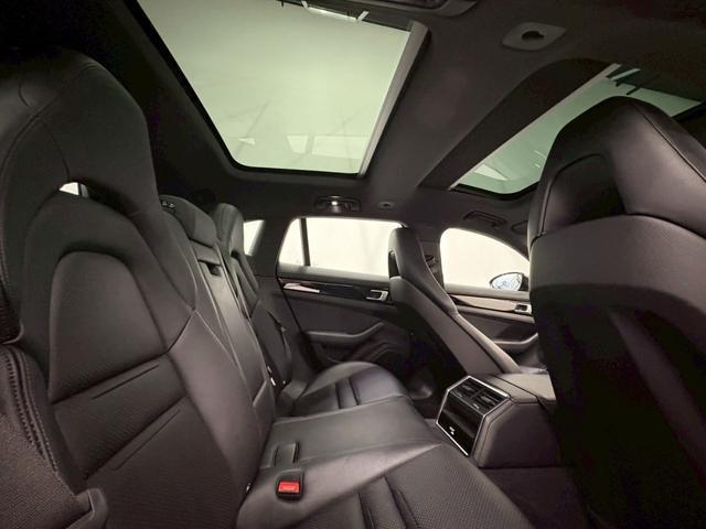 パナメーラ 4 スポーツツーリスモ パノラマルーフ/PASM/ブラックフルレザーシート/4点LEDデイライト/シートヒーター/レーダーセーフティ/クルーズコントロール/禁煙車/ディーラー整備車/社外TVチューナー/パワーバックドア(25枚目)