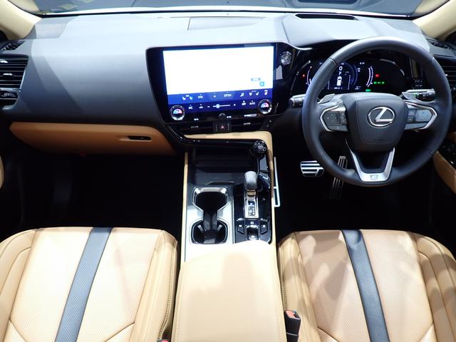 ＮＸ ＮＸ３５０ｈ　Ｆスポーツ　３眼ＬＥＤ・オレンジキャリパー・パノラマルーフ・全方位カメラ・レクサスセーフティＳ・ＢＳＭ・デジタルミラー・ＨＵＤ・パワーゲート・本革・パワーシート・ヒーター／クーラー付・純正ＡＷ・純正ナビ・ＥＴＣ（15枚目）