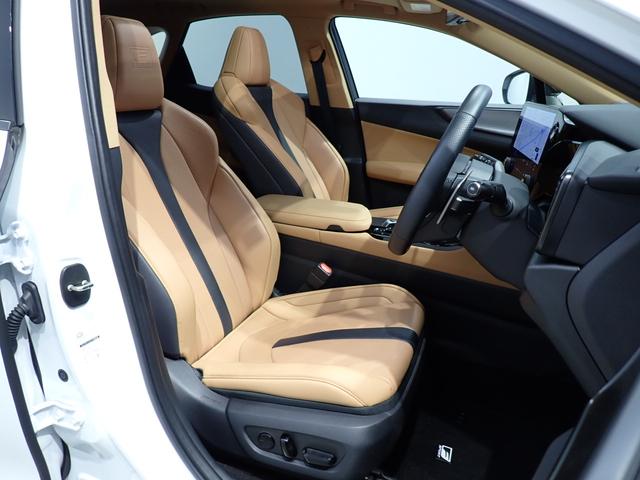 ＮＸ ＮＸ３５０ｈ　Ｆスポーツ　３眼ＬＥＤ・オレンジキャリパー・パノラマルーフ・全方位カメラ・レクサスセーフティＳ・ＢＳＭ・デジタルミラー・ＨＵＤ・パワーゲート・本革・パワーシート・ヒーター／クーラー付・純正ＡＷ・純正ナビ・ＥＴＣ（28枚目）
