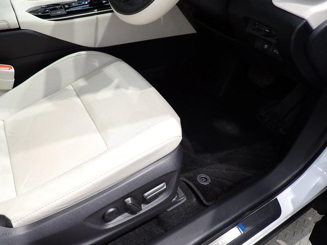 クラウンクロスオーバー Ｇアドバンスド・レザーパッケージ　デジタルインナーミラー・ホワイトレザー・全方位カメラ・純正１２．３インチＤＡ・フルセグ・パワートランク・パワーシート・シートヒーター／エアコン・ＬＥＤ・純正ＡＷ・Ｂｌｕｅｔｏｏｔｈ・ＥＴＣ・ドラレコ（32枚目）