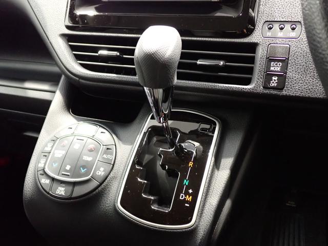 ヴォクシー X 片側電動スライドドア・純正SDナビ・バックカメラ・ワンセグTV・Bluetooth・CD再生・LEDヘッドライト(19枚目)