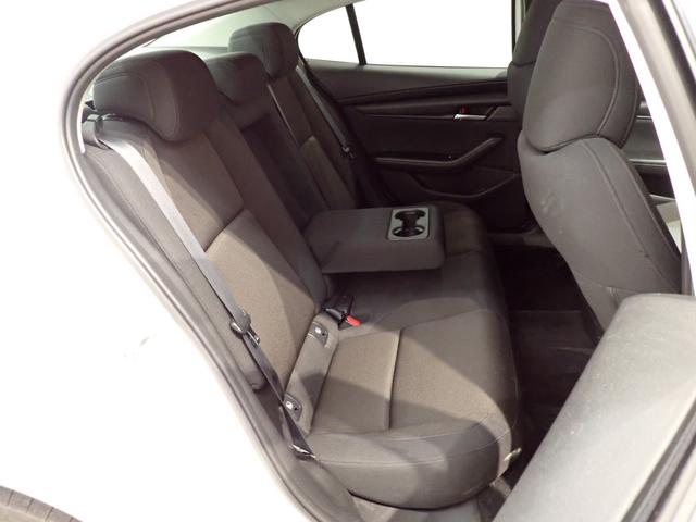 当店はＶＴホールディングス（東証プライム上場）グループの中古車販売店として、主に弊社保有のレンタカーを中心に車両状態を厳選した多種多様な車両を販売しています。