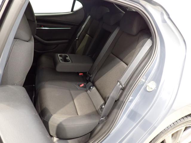 MAZDA3ファストバック 15Sツーリング 6MT・360°セーフティpkg・CD/DVD再生・マツダコネクト・障害物センサー・全方位カメラ・LEDヘッドライト・スマートキー・純正AW・フルセグTV・Bluetooth・ETC(31枚目)