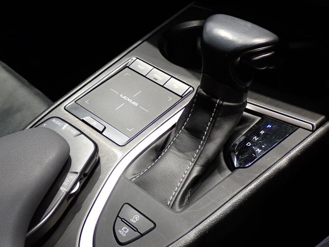 UX UX200ブルーエディション パワーゲート・サンルーフ・フルセグTV・純正ナビ・レクサスセーフティシステム・障害物センサー・LEDヘッドライト・スマートキー純正AW・CD・Bluetooth・ETC・ドライブレコーダー(20枚目)