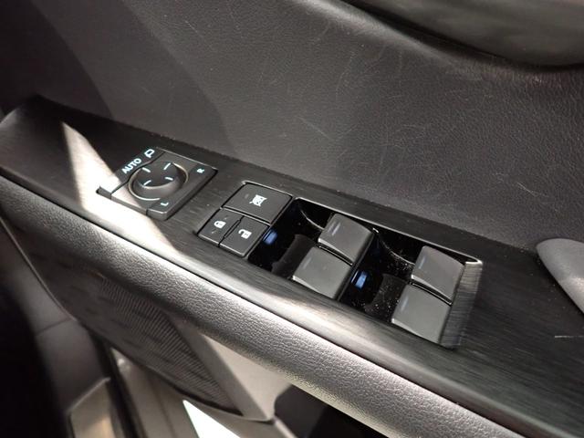 UX UX200ブルーエディション パワーゲート・サンルーフ・フルセグTV・純正ナビ・レクサスセーフティシステム・障害物センサー・LEDヘッドライト・スマートキー純正AW・CD・Bluetooth・ETC・ドライブレコーダー(23枚目)