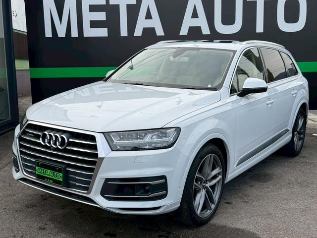 アウディ Q7 3．0TFSIクワトロ 禁煙 7人乗 バング