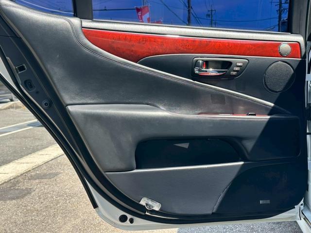ＬＳ ＬＳ４６０Ｌ　バージョンＵＺ　５人乗り禁煙　ユーザー様買取車両　中期　サンルーフ　全車速レーダークルーズ　後席モニター　マークレビンソン　プリクラッシュ　セミアニリンレザー　全席シートヒーター／クーラー　オプション１９インチアルミ（64枚目）