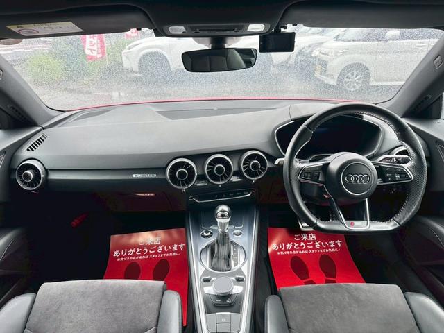 ＴＴクーペ ２．０ＴＦＳＩ　クワトロ　Ｓラインパッケージ　禁煙　４ＷＤ　ＷＯＲＫＥＭＯＴＩＯＮ　ＣＲ　ＫＩＷＡＭＩ１９インチアルミ　ブラックアウトカスタム　バーチャルコックピット　マトリクスＬＥＤ　アルカンターラハーフレザー　パーキングエイド　スマートキー（3枚目）