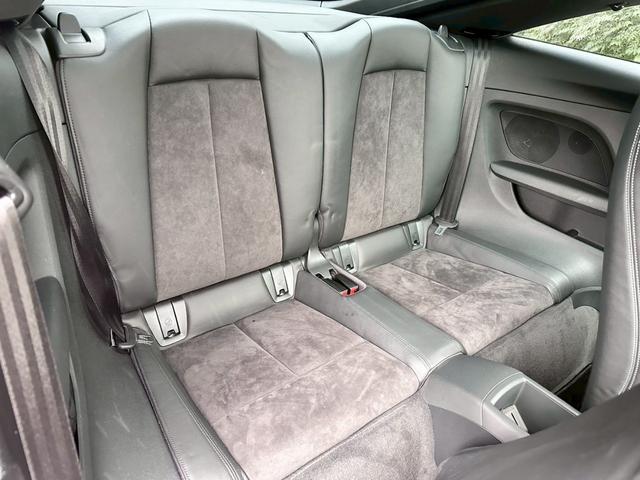 ＴＴクーペ ２．０ＴＦＳＩ　クワトロ　Ｓラインパッケージ　禁煙　４ＷＤ　ＷＯＲＫＥＭＯＴＩＯＮ　ＣＲ　ＫＩＷＡＭＩ１９インチアルミ　ブラックアウトカスタム　バーチャルコックピット　マトリクスＬＥＤ　アルカンターラハーフレザー　パーキングエイド　スマートキー（7枚目）
