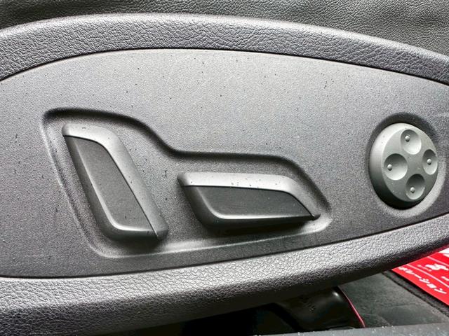 ＴＴクーペ ２．０ＴＦＳＩ　クワトロ　Ｓラインパッケージ　禁煙　４ＷＤ　ＷＯＲＫＥＭＯＴＩＯＮ　ＣＲ　ＫＩＷＡＭＩ１９インチアルミ　ブラックアウトカスタム　バーチャルコックピット　マトリクスＬＥＤ　アルカンターラハーフレザー　パーキングエイド　スマートキー（13枚目）