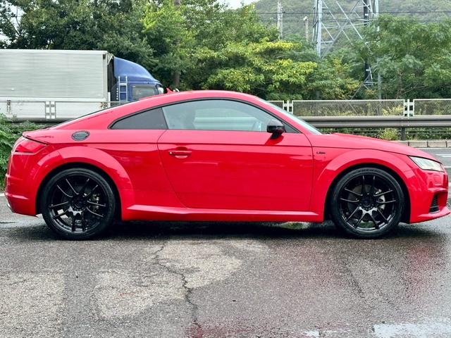 ＴＴクーペ ２．０ＴＦＳＩ　クワトロ　Ｓラインパッケージ　禁煙　４ＷＤ　ＷＯＲＫＥＭＯＴＩＯＮ　ＣＲ　ＫＩＷＡＭＩ１９インチアルミ　ブラックアウトカスタム　バーチャルコックピット　マトリクスＬＥＤ　アルカンターラハーフレザー　パーキングエイド　スマートキー（21枚目）