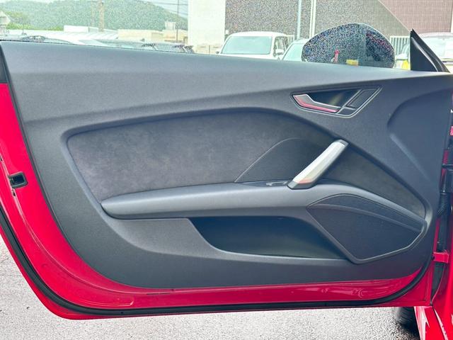 ＴＴクーペ ２．０ＴＦＳＩ　クワトロ　Ｓラインパッケージ　禁煙　４ＷＤ　ＷＯＲＫＥＭＯＴＩＯＮ　ＣＲ　ＫＩＷＡＭＩ１９インチアルミ　ブラックアウトカスタム　バーチャルコックピット　マトリクスＬＥＤ　アルカンターラハーフレザー　パーキングエイド　スマートキー（59枚目）