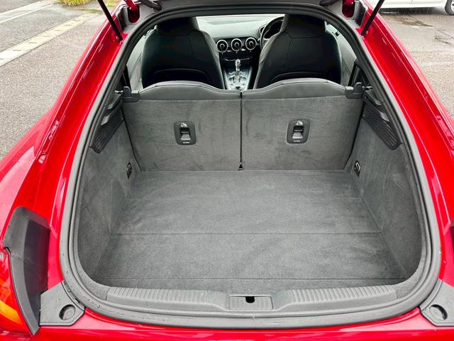 ＴＴクーペ ２．０ＴＦＳＩ　クワトロ　Ｓラインパッケージ　禁煙　４ＷＤ　ＷＯＲＫＥＭＯＴＩＯＮ　ＣＲ　ＫＩＷＡＭＩ１９インチアルミ　ブラックアウトカスタム　バーチャルコックピット　マトリクスＬＥＤ　アルカンターラハーフレザー　パーキングエイド　スマートキー（61枚目）