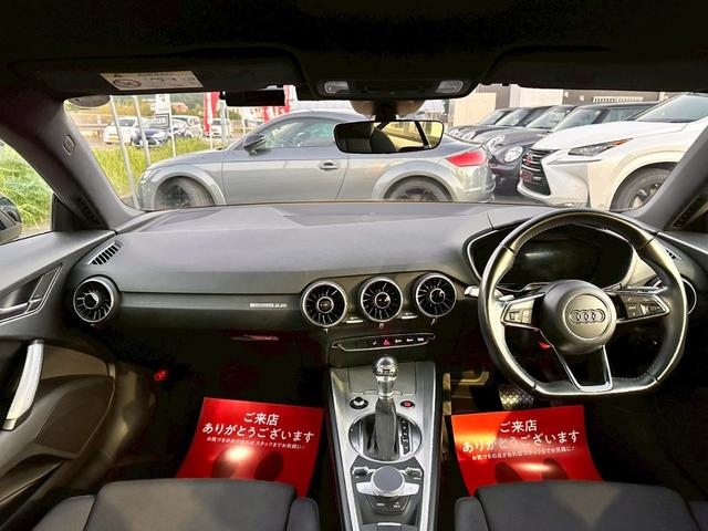 TTクーペ 2.0TFSI 禁煙 ブラックアウトカスタム バーチャルコックピット マトリクスLED 17インチアルミ パドルシフト スピードワーニング レインセンサー リアスポイラー 電動格納ミラー オートライト  ETC車載器(3枚目)