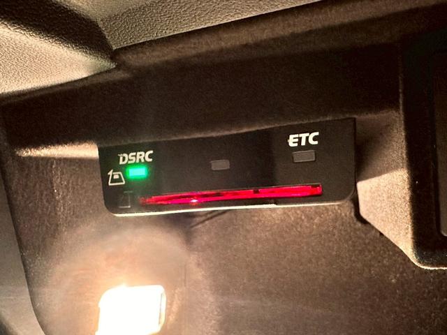 TTクーペ 2.0TFSI 禁煙 ブラックアウトカスタム バーチャルコックピット マトリクスLED 17インチアルミ パドルシフト スピードワーニング レインセンサー リアスポイラー 電動格納ミラー オートライト  ETC車載器(11枚目)