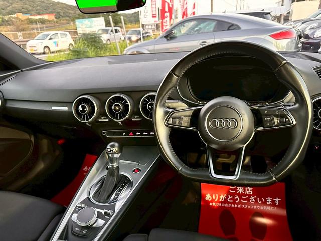 TTクーペ 2.0TFSI 禁煙 ブラックアウトカスタム バーチャルコックピット マトリクスLED 17インチアルミ パドルシフト スピードワーニング レインセンサー リアスポイラー 電動格納ミラー オートライト  ETC車載器(34枚目)