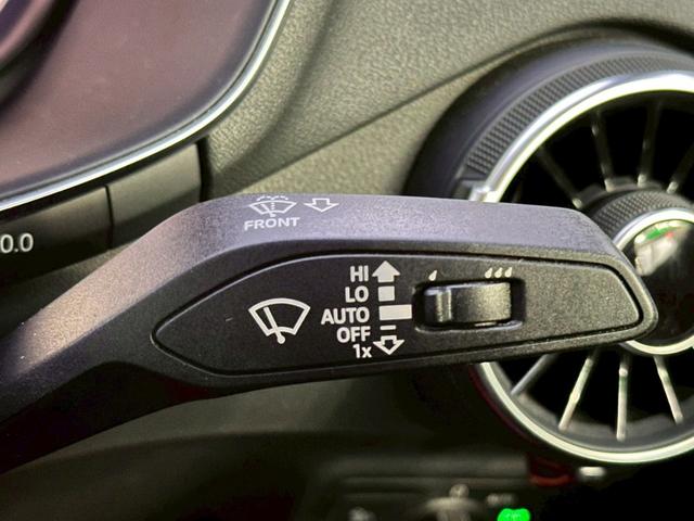 TTクーペ 2.0TFSI 禁煙 ブラックアウトカスタム バーチャルコックピット マトリクスLED 17インチアルミ パドルシフト スピードワーニング レインセンサー リアスポイラー 電動格納ミラー オートライト  ETC車載器(36枚目)