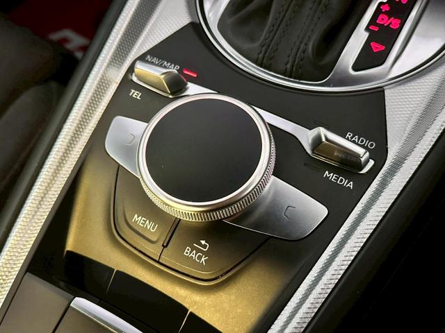 TTクーペ 2.0TFSI 禁煙 ブラックアウトカスタム バーチャルコックピット マトリクスLED 17インチアルミ パドルシフト スピードワーニング レインセンサー リアスポイラー 電動格納ミラー オートライト  ETC車載器(43枚目)