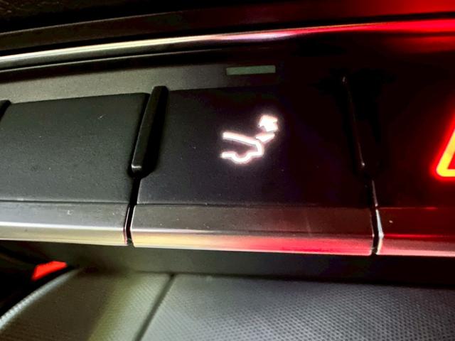 TTクーペ 2.0TFSI 禁煙 ブラックアウトカスタム バーチャルコックピット マトリクスLED 17インチアルミ パドルシフト スピードワーニング レインセンサー リアスポイラー 電動格納ミラー オートライト  ETC車載器(46枚目)