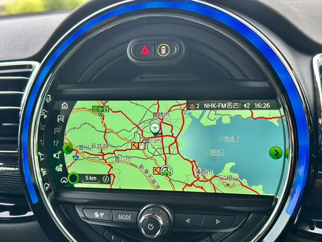 MINI クーパー クラブマン 禁煙 タッチ対応ナビ ペッパーパッケージ アクティブクルーズコントロール ライトパッケージ コンフォートアクセス LEDヘッド 17インチアルミ バックカメラ パークディスタンスコントロール ETC(4枚目)