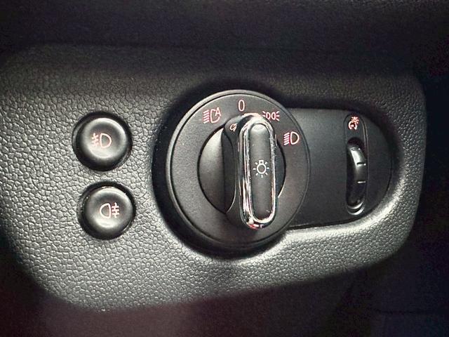 MINI クーパー クラブマン 禁煙 タッチ対応ナビ ペッパーパッケージ アクティブクルーズコントロール ライトパッケージ コンフォートアクセス LEDヘッド 17インチアルミ バックカメラ パークディスタンスコントロール ETC(49枚目)