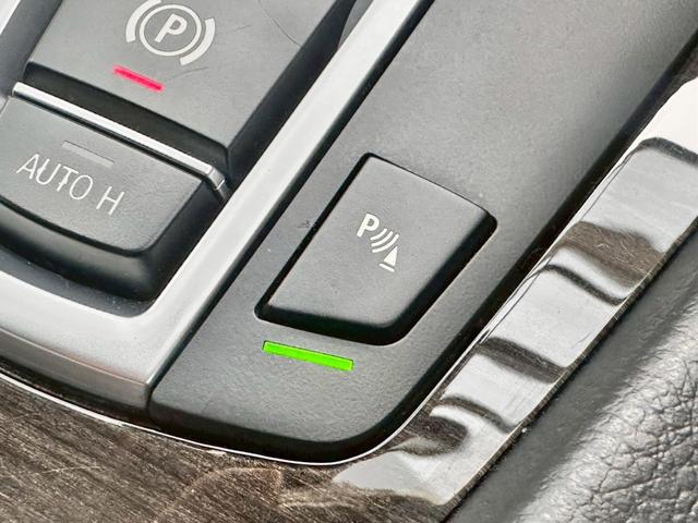 5シリーズ 535iラグジュアリー LCIモデル 禁煙 インテリジェントセーフティ アクティブクルーズコントロール シートヒーター レーンチェンジウォーニング パークディスタンスコントロール ダコタレザー 19インチアルミ LEDヘッド(13枚目)