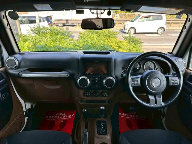 ジープ・ラングラーアンリミテッド サハラ 禁煙 ユーザー様買取車両 4WD クルーズコントロール サイドカメラ LEDヘッド メモリーナビ バックカメラ ETC ALPINEスピーカー Bluetooth フルセグ ヒルディセントコントロール(4枚目)