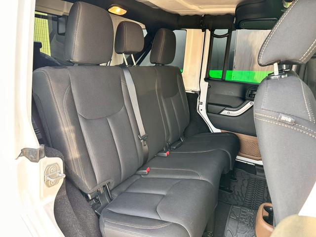 ジープ・ラングラーアンリミテッド サハラ 禁煙 ユーザー様買取車両 4WD クルーズコントロール サイドカメラ LEDヘッド メモリーナビ バックカメラ ETC ALPINEスピーカー Bluetooth フルセグ ヒルディセントコントロール(6枚目)