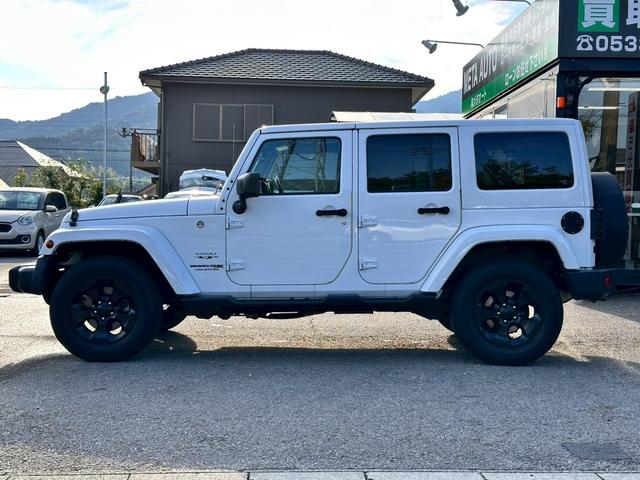 ジープ・ラングラーアンリミテッド サハラ 禁煙 ユーザー様買取車両 4WD クルーズコントロール サイドカメラ LEDヘッド メモリーナビ バックカメラ ETC ALPINEスピーカー Bluetooth フルセグ ヒルディセントコントロール(17枚目)