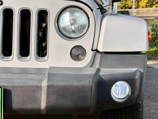ジープ・ラングラーアンリミテッド サハラ 禁煙 ユーザー様買取車両 4WD クルーズコントロール サイドカメラ LEDヘッド メモリーナビ バックカメラ ETC ALPINEスピーカー Bluetooth フルセグ ヒルディセントコントロール(23枚目)