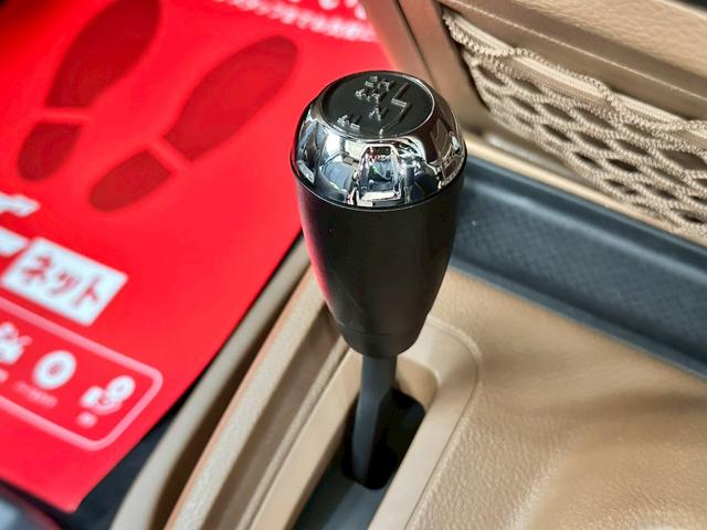 ジープ・ラングラーアンリミテッド サハラ 禁煙 ユーザー様買取車両 4WD クルーズコントロール サイドカメラ LEDヘッド メモリーナビ バックカメラ ETC ALPINEスピーカー Bluetooth フルセグ ヒルディセントコントロール(42枚目)