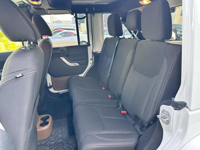 ジープ・ラングラーアンリミテッド サハラ 禁煙 ユーザー様買取車両 4WD クルーズコントロール サイドカメラ LEDヘッド メモリーナビ バックカメラ ETC ALPINEスピーカー Bluetooth フルセグ ヒルディセントコントロール(57枚目)