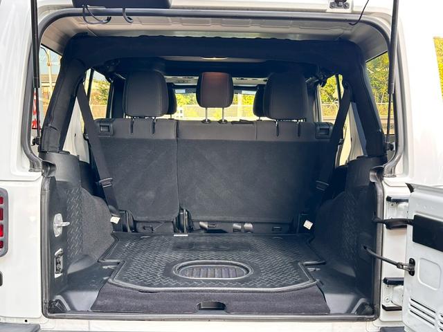 ジープ・ラングラーアンリミテッド サハラ 禁煙 ユーザー様買取車両 4WD クルーズコントロール サイドカメラ LEDヘッド メモリーナビ バックカメラ ETC ALPINEスピーカー Bluetooth フルセグ ヒルディセントコントロール(60枚目)