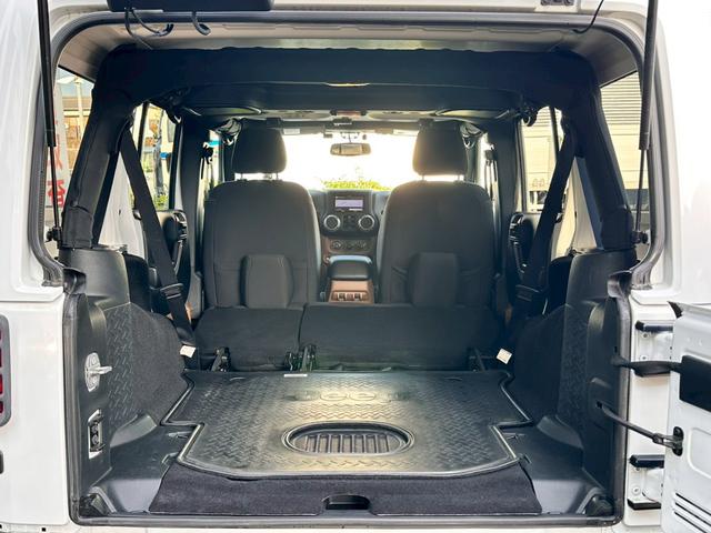 ジープ・ラングラーアンリミテッド サハラ 禁煙 ユーザー様買取車両 4WD クルーズコントロール サイドカメラ LEDヘッド メモリーナビ バックカメラ ETC ALPINEスピーカー Bluetooth フルセグ ヒルディセントコントロール(61枚目)