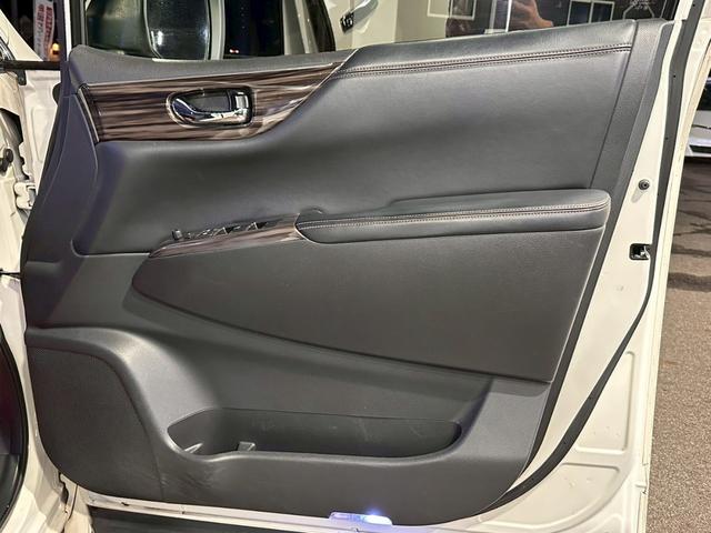 エルグランド ２５０ハイウェイスター　禁煙　後期型　ユーザー様買取車両　両側電動スライドドア　１０．１インチフリップダウンモニター　純正８インチナビ　クルーズコントロール　ＬＥＤヘッド　１８インチアルミ　バックカメラ　ＥＴＣ　スマートキー（61枚目）