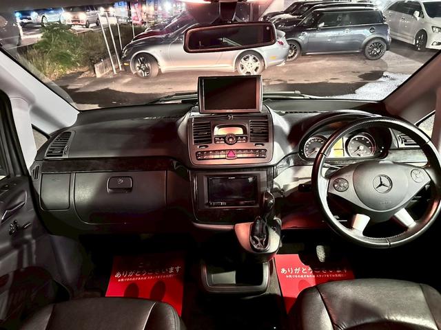 Ｖクラス Ｖ３５０　アンビエンテ　ロング　禁煙　ユーザー様買取車両　オフロードカスタム　リアラダー　サンルーフ　１２．１インチフリップダウンモニター　両側電動スライドドア　クルーズコントロール　シートヒーター　パワーシート　コーナーセンサー（3枚目）