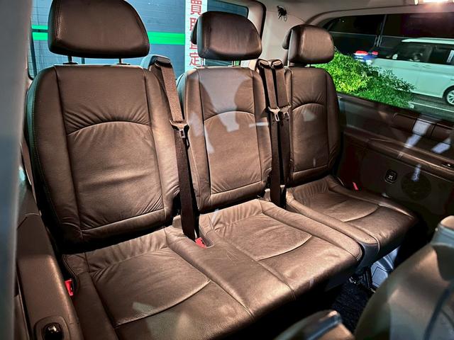 Ｖクラス Ｖ３５０　アンビエンテ　ロング　禁煙　ユーザー様買取車両　オフロードカスタム　リアラダー　サンルーフ　１２．１インチフリップダウンモニター　両側電動スライドドア　クルーズコントロール　シートヒーター　パワーシート　コーナーセンサー（8枚目）