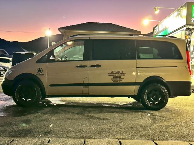 Ｖクラス Ｖ３５０　アンビエンテ　ロング　禁煙　ユーザー様買取車両　オフロードカスタム　リアラダー　サンルーフ　１２．１インチフリップダウンモニター　両側電動スライドドア　クルーズコントロール　シートヒーター　パワーシート　コーナーセンサー（20枚目）