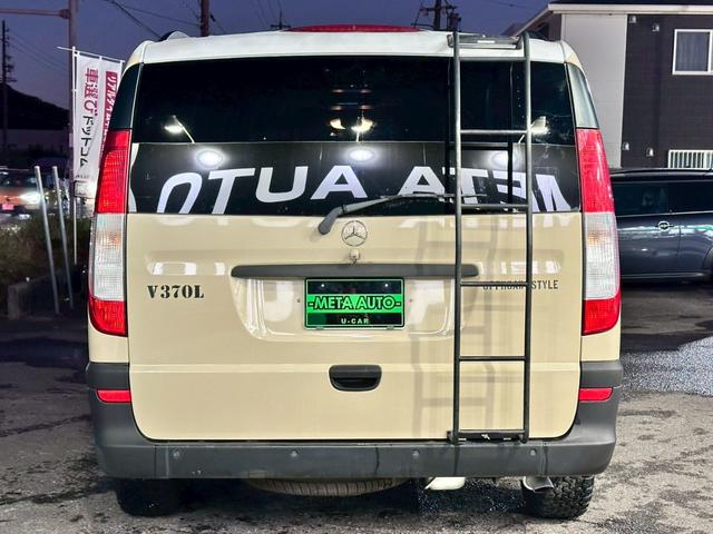 Ｖクラス Ｖ３５０　アンビエンテ　ロング　禁煙　ユーザー様買取車両　オフロードカスタム　リアラダー　サンルーフ　１２．１インチフリップダウンモニター　両側電動スライドドア　クルーズコントロール　シートヒーター　パワーシート　コーナーセンサー（22枚目）