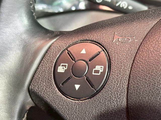 Ｖクラス Ｖ３５０　アンビエンテ　ロング　禁煙　ユーザー様買取車両　オフロードカスタム　リアラダー　サンルーフ　１２．１インチフリップダウンモニター　両側電動スライドドア　クルーズコントロール　シートヒーター　パワーシート　コーナーセンサー（40枚目）