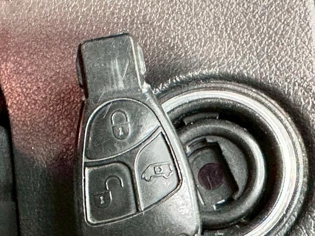 Ｖクラス Ｖ３５０　アンビエンテ　ロング　禁煙　ユーザー様買取車両　オフロードカスタム　リアラダー　サンルーフ　１２．１インチフリップダウンモニター　両側電動スライドドア　クルーズコントロール　シートヒーター　パワーシート　コーナーセンサー（43枚目）