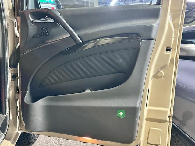 Ｖクラス Ｖ３５０　アンビエンテ　ロング　禁煙　ユーザー様買取車両　オフロードカスタム　リアラダー　サンルーフ　１２．１インチフリップダウンモニター　両側電動スライドドア　クルーズコントロール　シートヒーター　パワーシート　コーナーセンサー（57枚目）