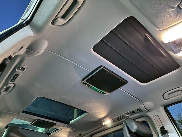 Ｖクラス Ｖ３５０　アンビエンテ　ロング　禁煙　ユーザー様買取車両　オフロードカスタム　リアラダー　サンルーフ　１２．１インチフリップダウンモニター　両側電動スライドドア　クルーズコントロール　シートヒーター　パワーシート　コーナーセンサー（64枚目）