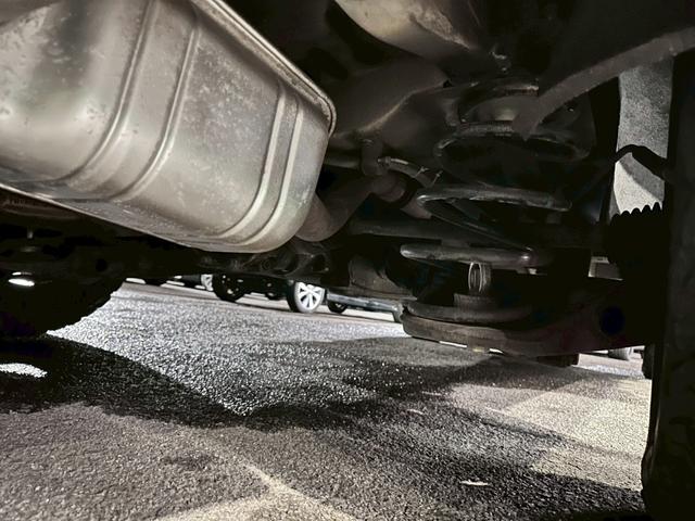 Ｖクラス Ｖ３５０　アンビエンテ　ロング　禁煙　ユーザー様買取車両　オフロードカスタム　リアラダー　サンルーフ　１２．１インチフリップダウンモニター　両側電動スライドドア　クルーズコントロール　シートヒーター　パワーシート　コーナーセンサー（70枚目）