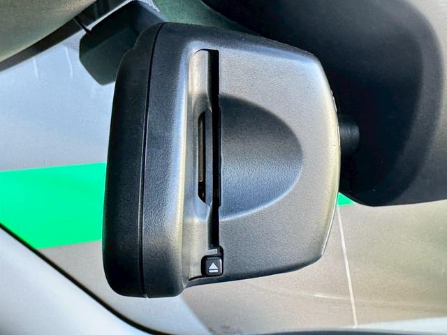 ＭＩＮＩ クーパーＳＤ　クラブマン　禁煙　タッチ対応ナビ　ペッパーパッケージ　アクティブクルーズコントロール　インテリジェントセーフティ　コンフォートアクセス　ＬＥＤヘッド　１７インチアルミ　バックカメラ　パークディスタンスコントロール（10枚目）