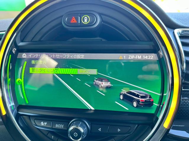 ＭＩＮＩ クーパーＳＤ　クラブマン　禁煙　タッチ対応ナビ　ペッパーパッケージ　アクティブクルーズコントロール　インテリジェントセーフティ　コンフォートアクセス　ＬＥＤヘッド　１７インチアルミ　バックカメラ　パークディスタンスコントロール（12枚目）